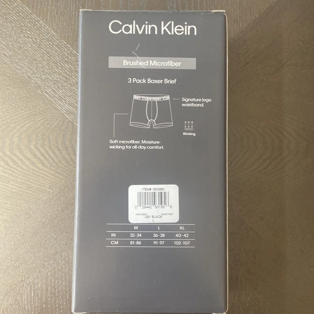 Box of 3 black Calvin Klein men’s boxer briefs